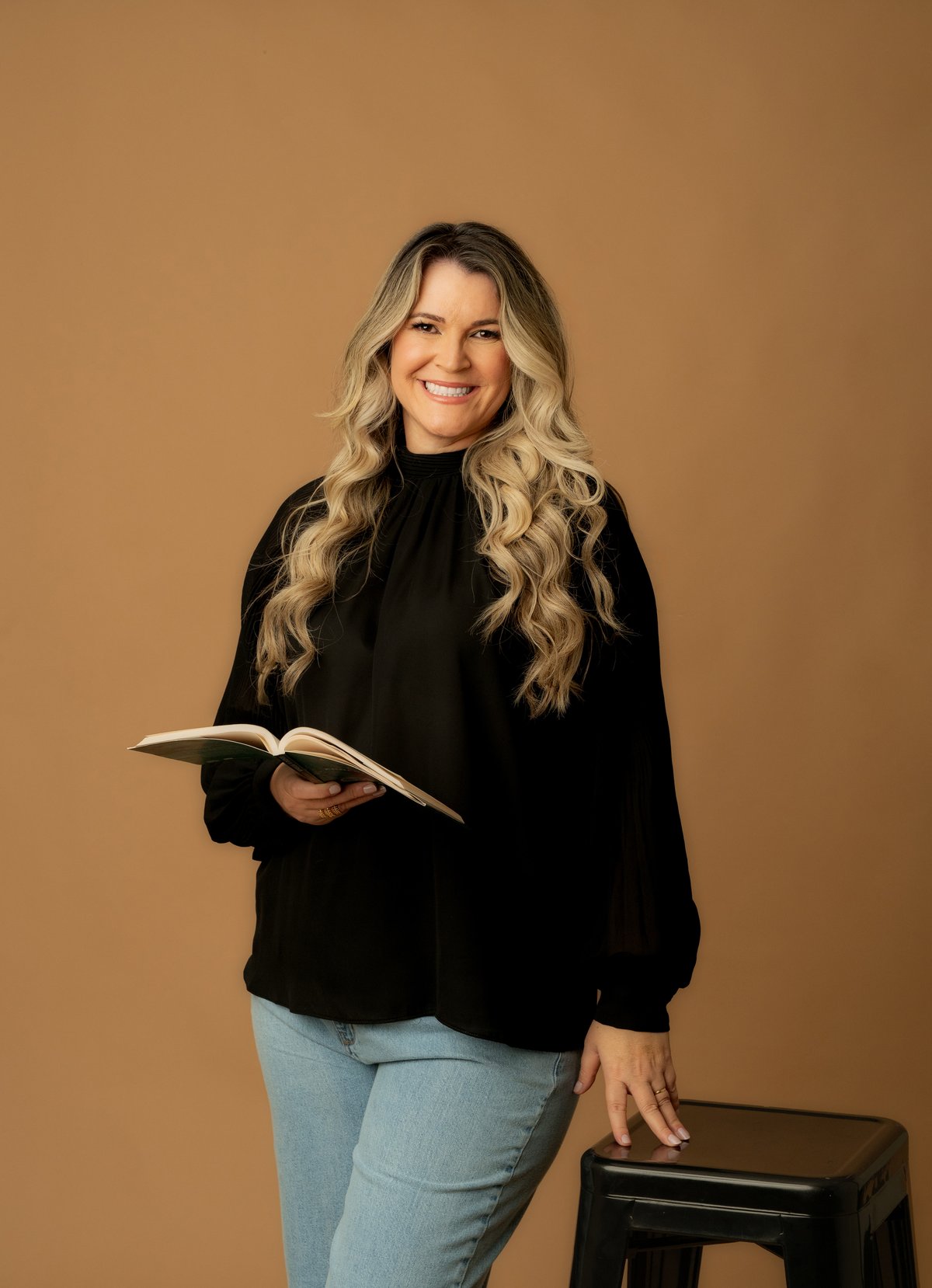 Gigliola Volpato com a Bíblia nas mãos